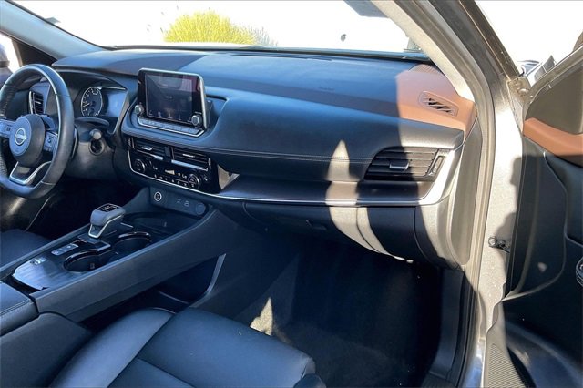 Certified 2022 Nissan Rogue SV w/ SV Premium Package image 16