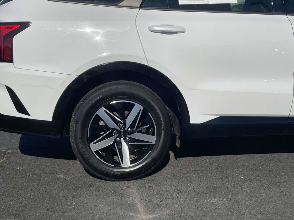 Used 2022 Kia Sorento S w/ Panoramic Sunroof Package FWD image 9