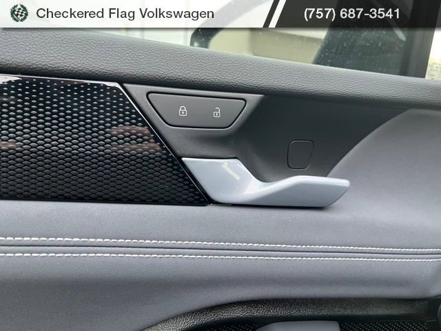 New 2026 Volkswagen Tiguan SE image 14