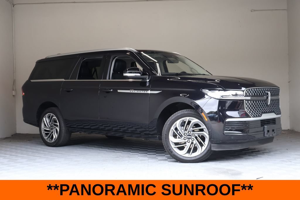 Used 2025 Lincoln Navigator L Reserve AWD/4WD image 2