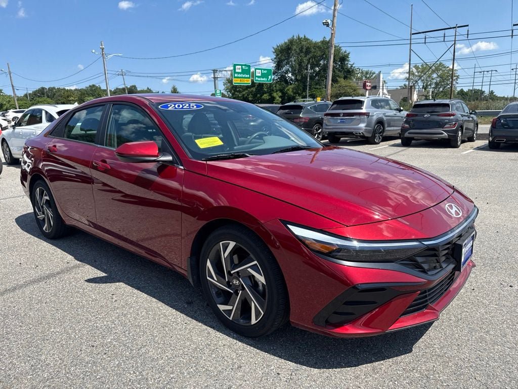 Used 2025 Hyundai Elantra SEL FWD image 3