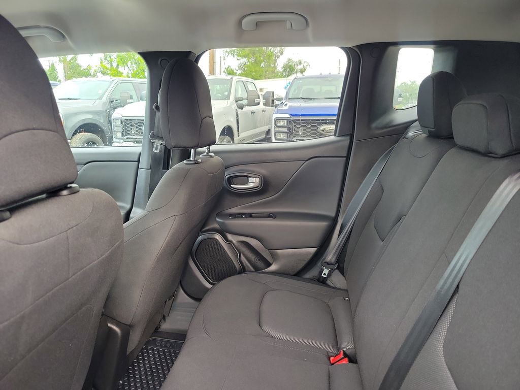 Used 2023 Jeep Renegade Latitude AWD/4WD image 30