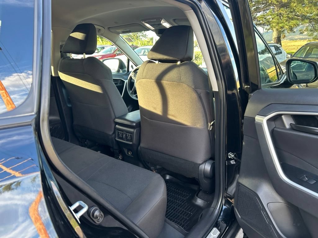 Used 2023 Toyota RAV4 LE AWD/4WD image 15