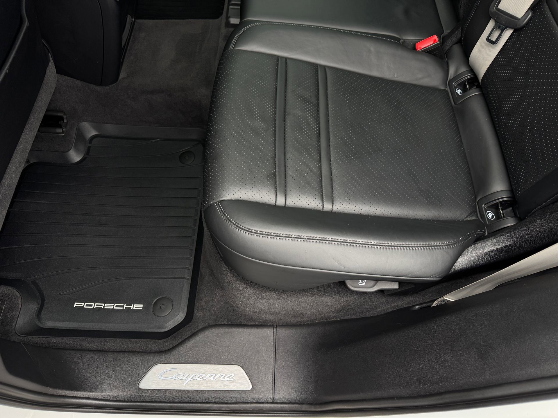 Used 2023 Porsche Cayenne Platinum Edition AWD/4WD image 24