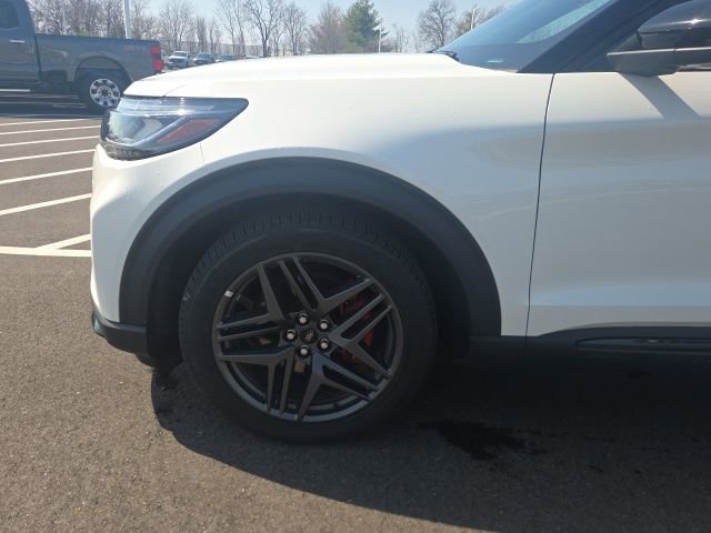 Used 2025 Ford Explorer ST AWD/4WD image 16