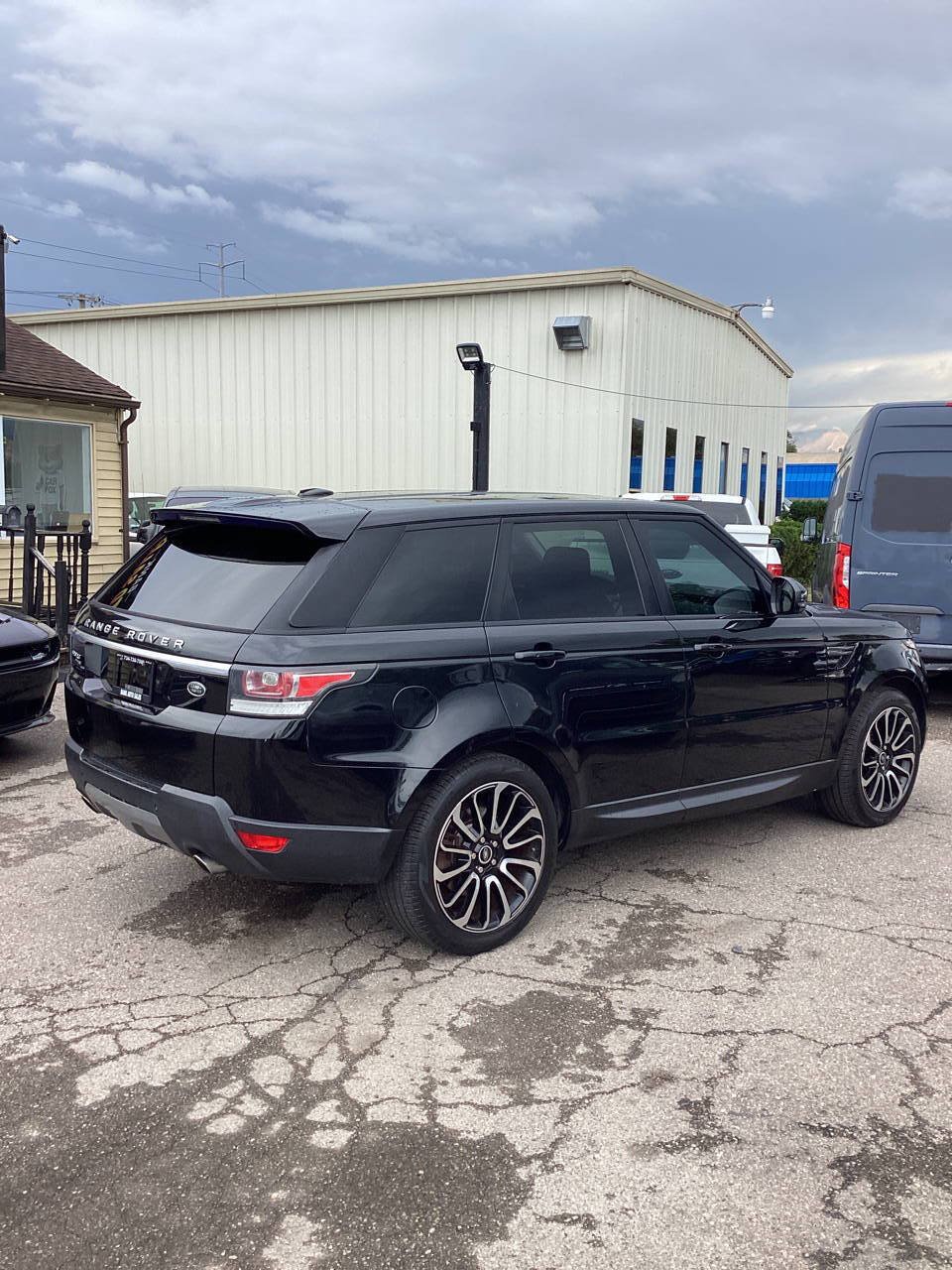 Used 2015 Land Rover Range Rover Sport SE AWD/4WD image 3
