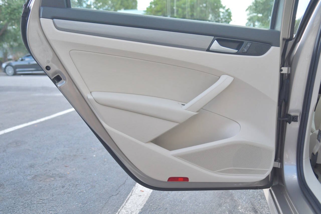Used 2015 Volkswagen Passat TDI SE FWD image 13