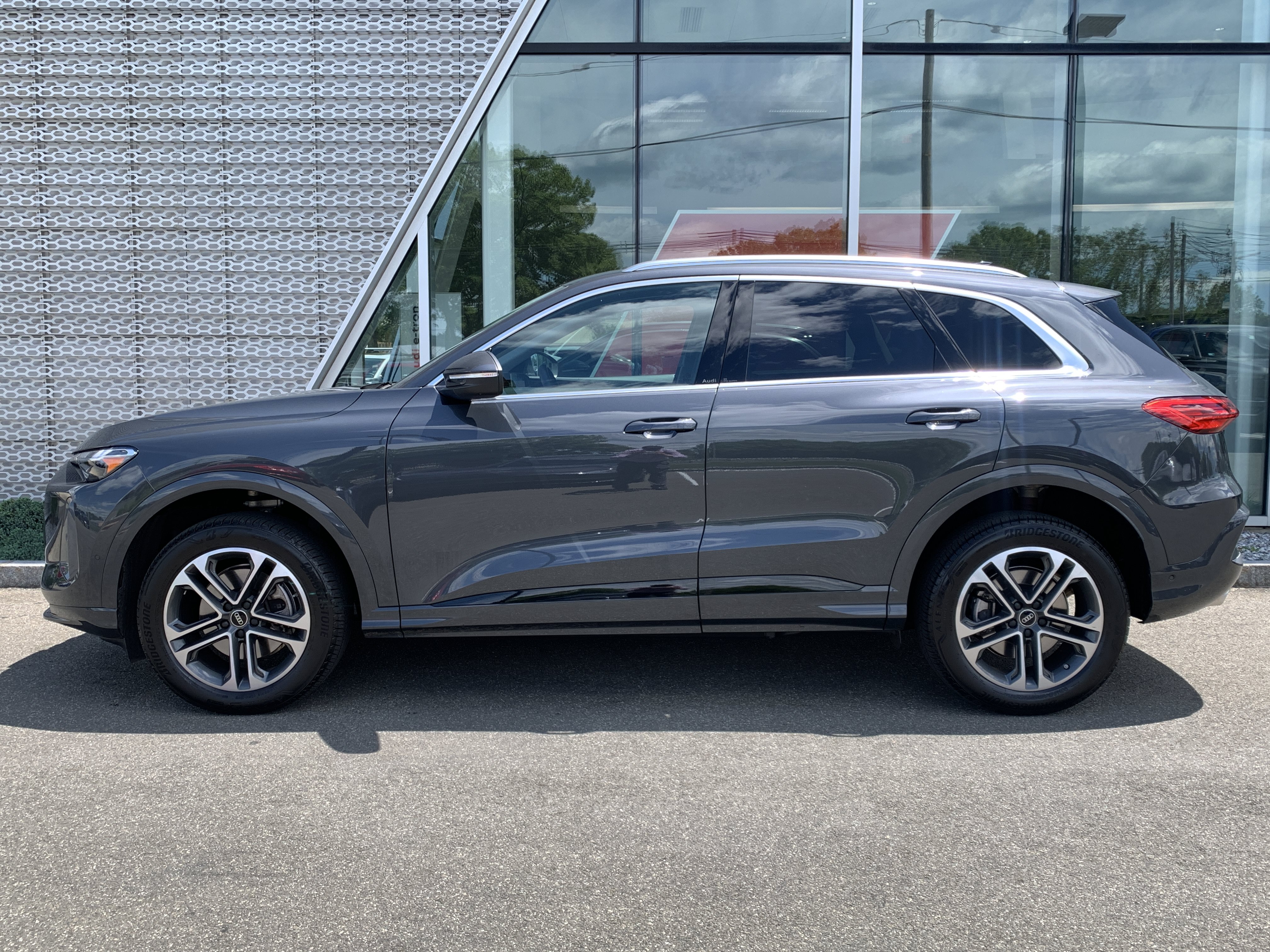 Certified 2025 Audi Q5 Premium w/ Convenience Package AWD/4WD image 2