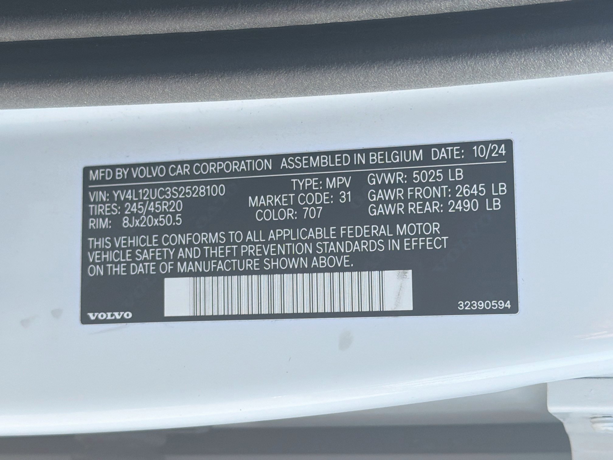 Used 2025 Volvo XC40 B5 Plus AWD/4WD image 12