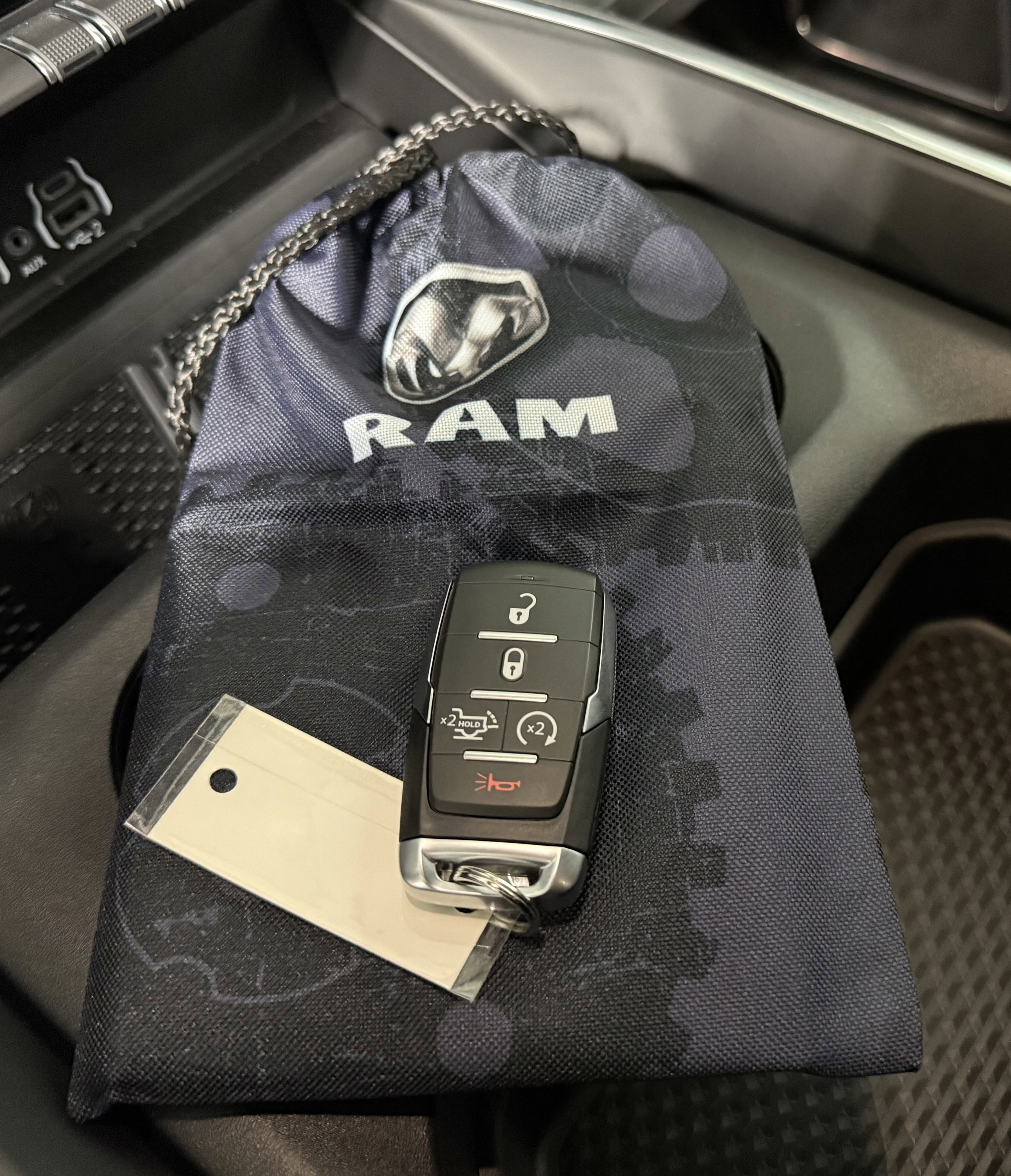 New 2026 RAM 2500 Laramie AWD/4WD image 21