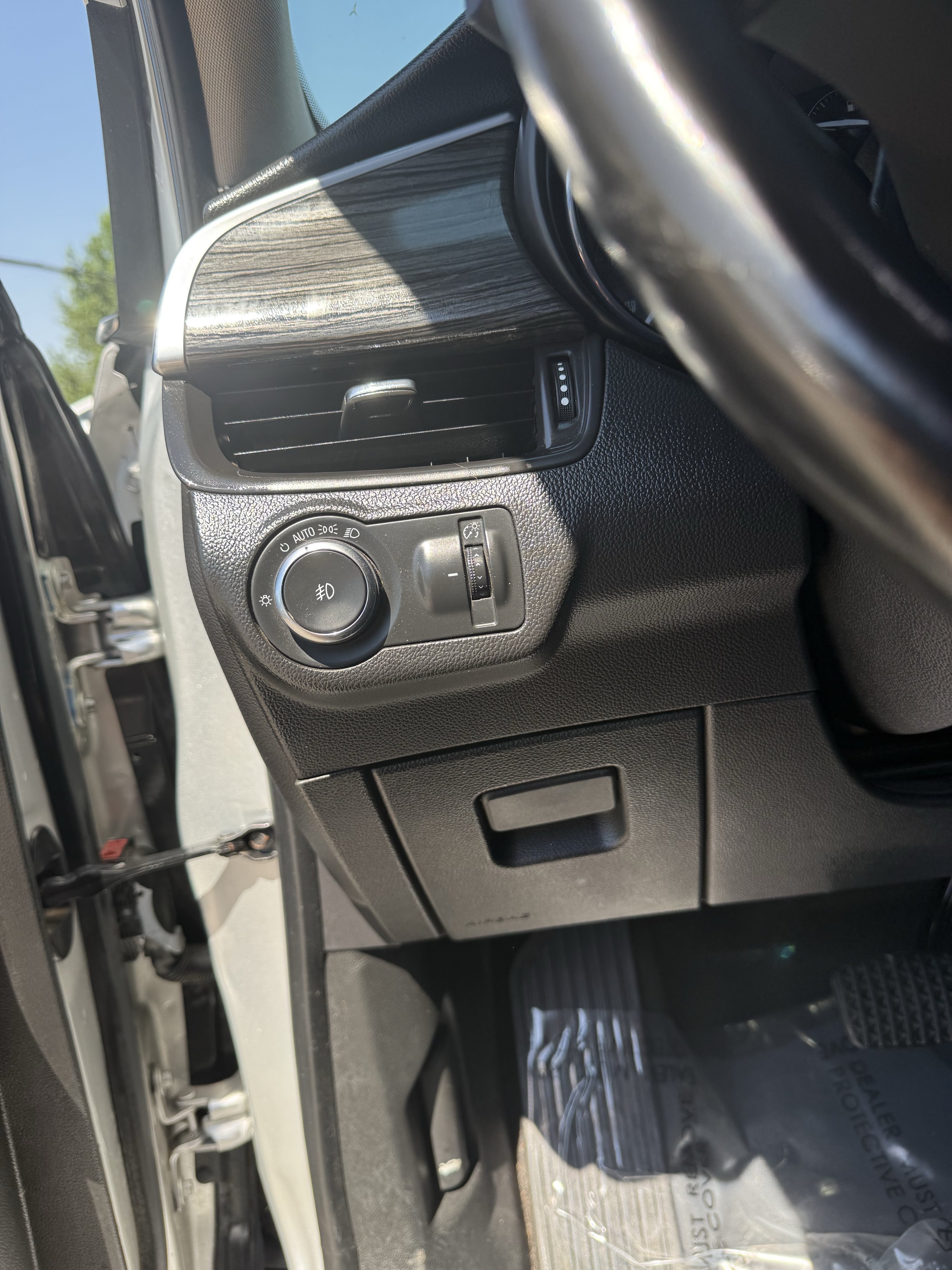 Used 2017 Buick Envision Essence FWD image 17
