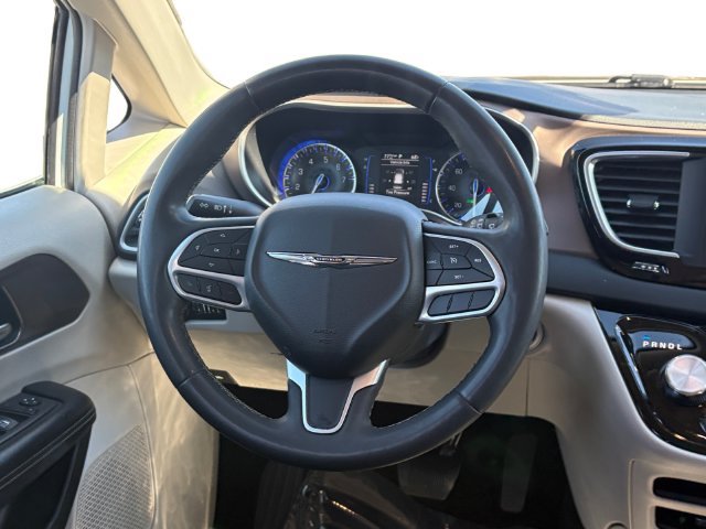 Used 2023 Chrysler Voyager LX FWD image 15
