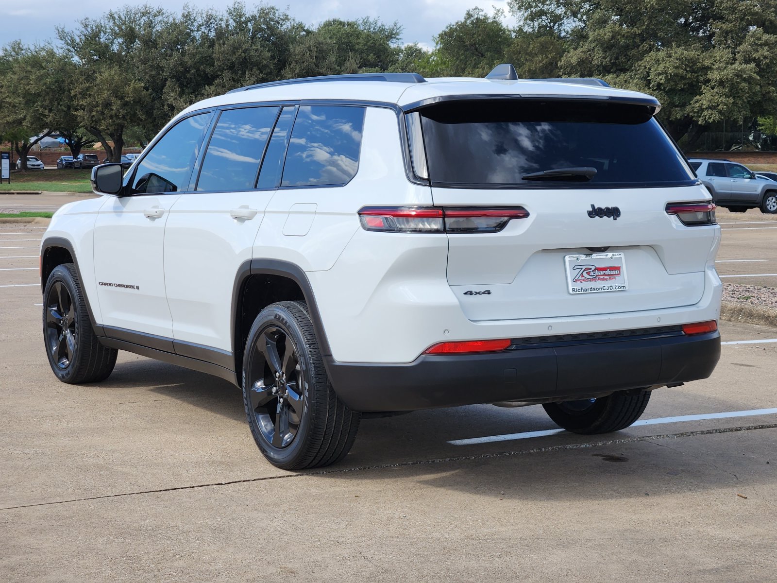 Used 2024 Jeep Grand Cherokee L Altitude AWD/4WD image 4