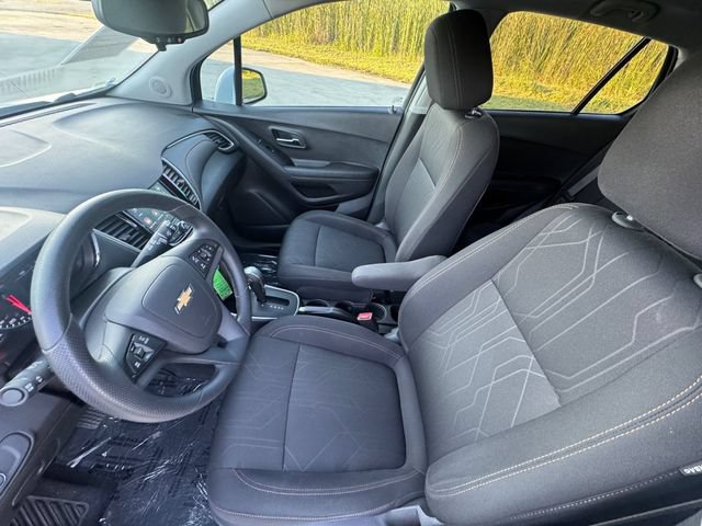 Used 2020 Chevrolet Trax LT FWD image 28