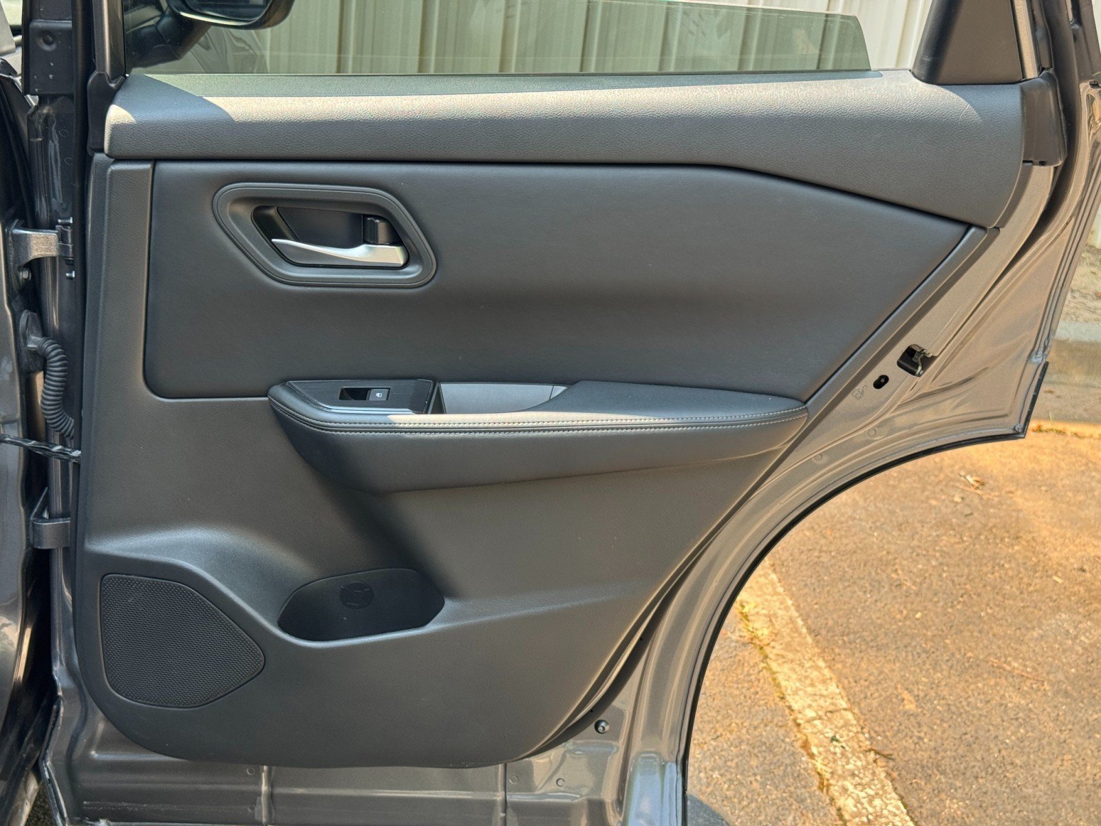 Used 2025 Nissan Rogue SV FWD image 38