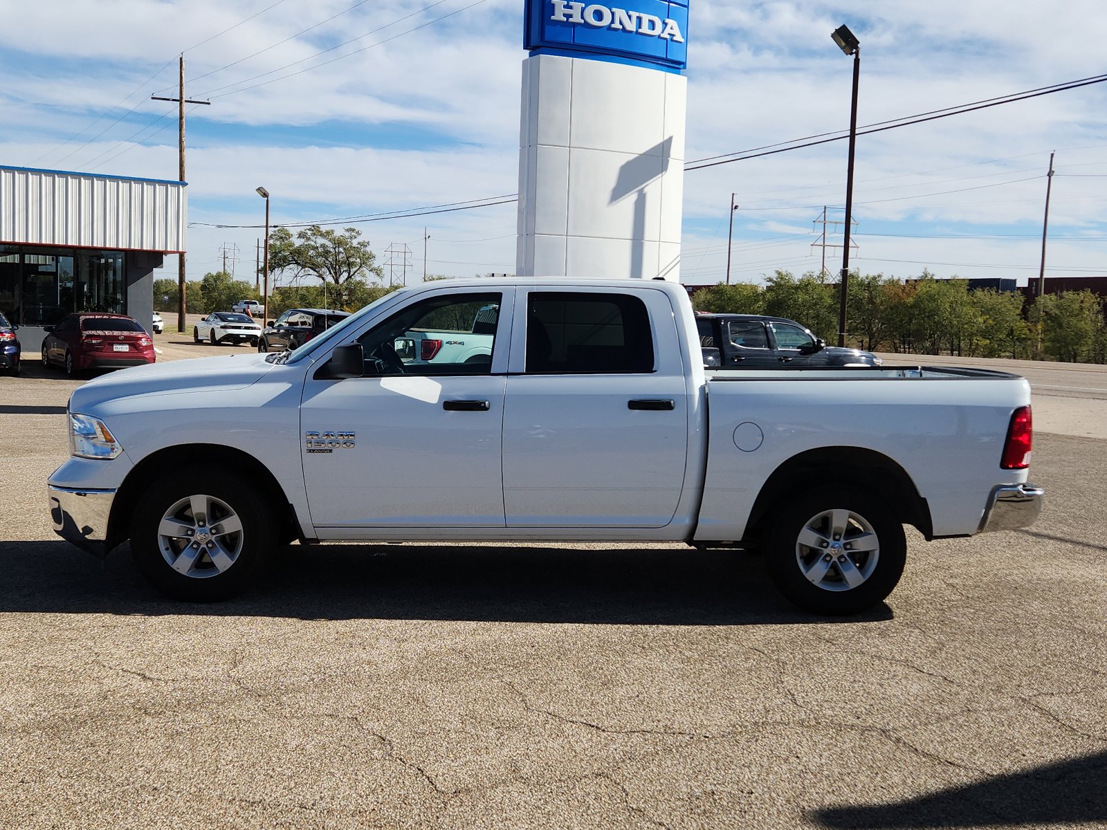 Used 2022 RAM 1500 Classic SLT RWD image 2