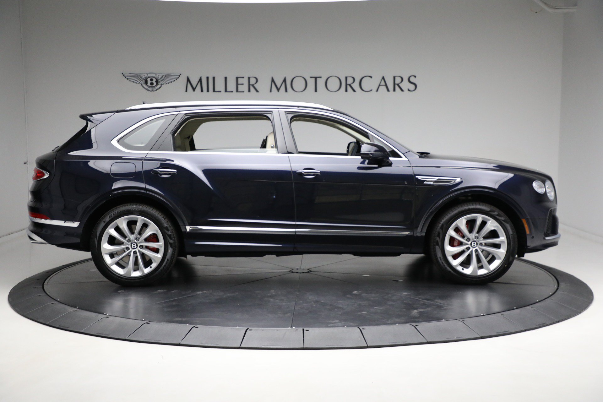 Used 2024 Bentley Bentayga Extended Wheelbase AWD/4WD image 12