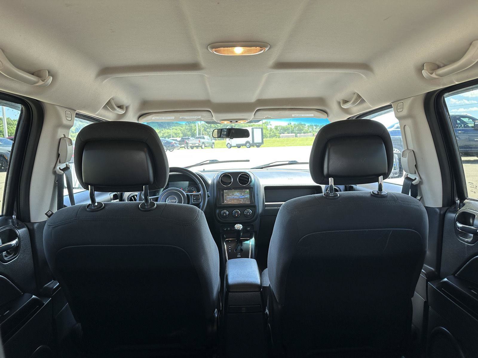 Used 2014 Jeep Patriot Latitude AWD/4WD image 10