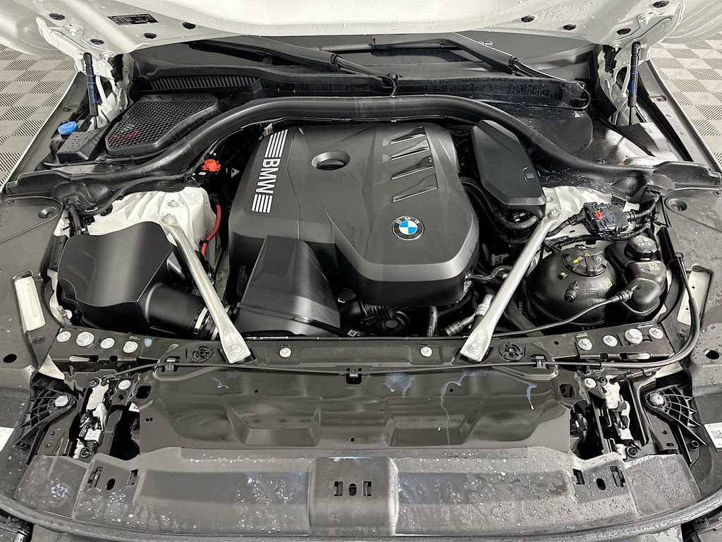 Used 2025 BMW 530i w/ Premium Package image 31