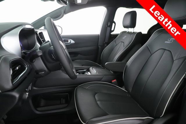 New 2026 Chrysler Pacifica Limited w/ S Appearance Package image 16