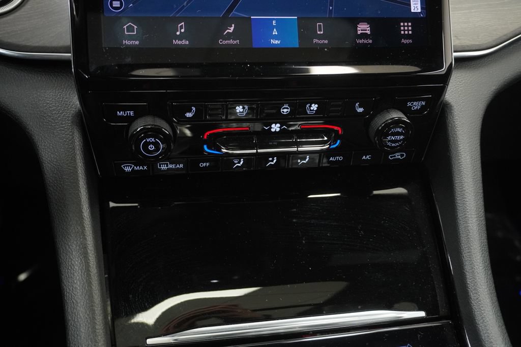 Used 2025 Jeep Grand Cherokee Overland w/ Adv Protech Group III AWD/4WD image 39