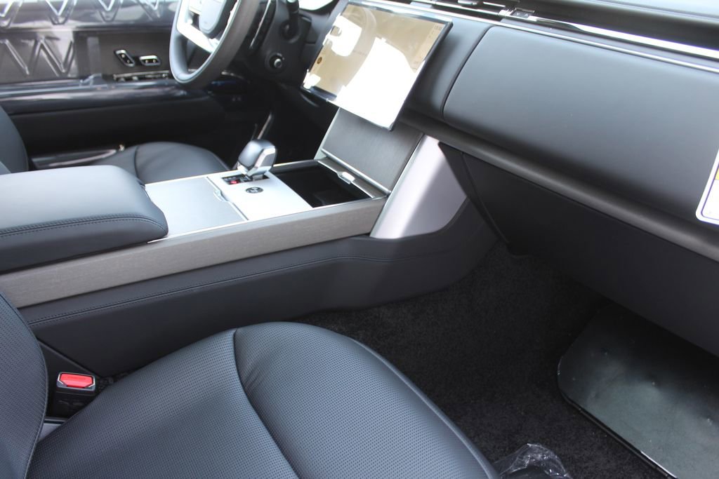 New 2026 Land Rover Range Rover SV image 22