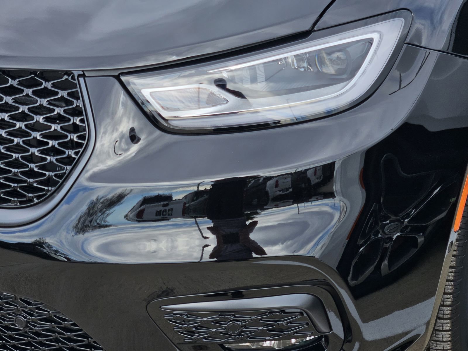 New 2026 Chrysler Pacifica Limited w/ Uconnect Theater Family Group image 12