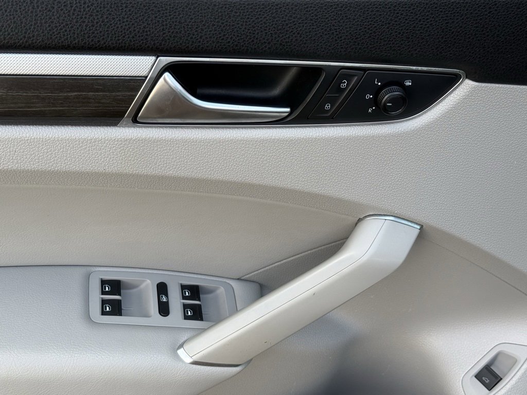 Used 2018 Volkswagen Passat 2.0T SE image 14