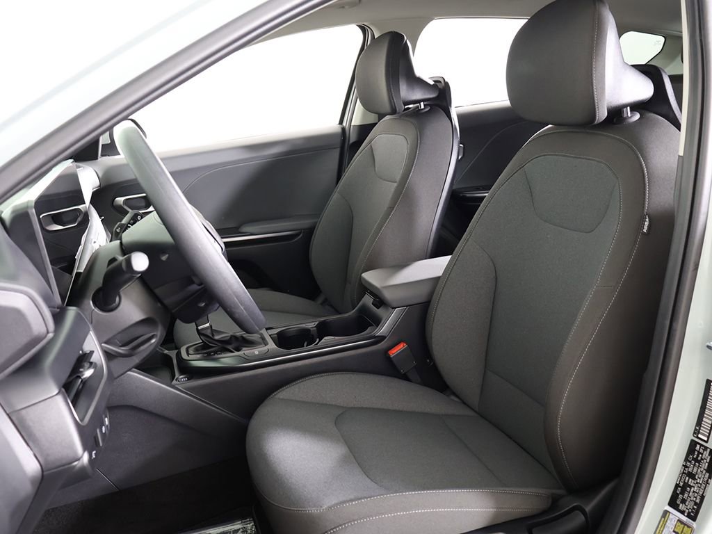 Used 2025 Kia K4 LXS image 27