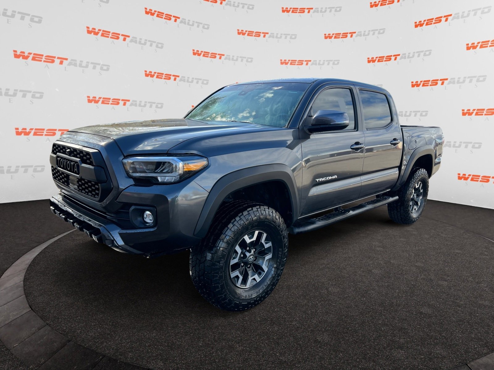Used 2022 Toyota Tacoma TRD Off-Road image 1