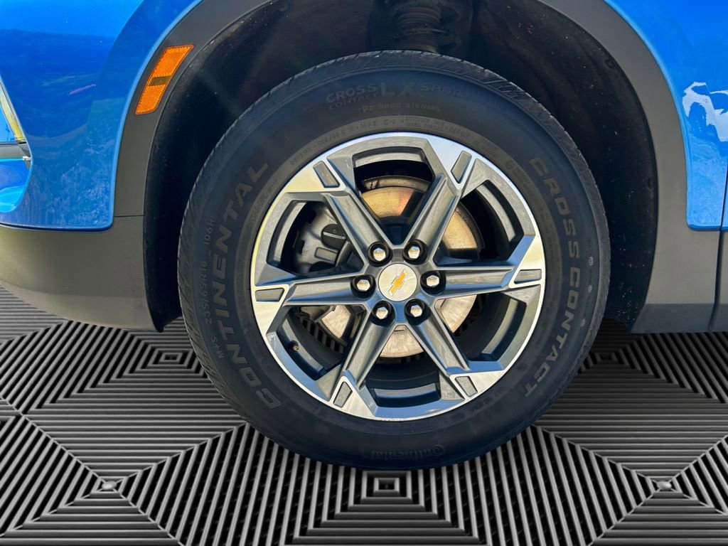 Used 2025 Chevrolet Blazer LT image 9