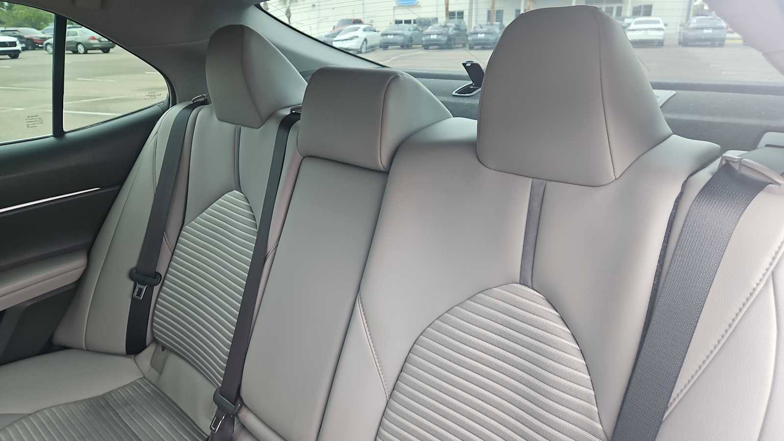 Used 2020 Toyota Camry SE FWD image 24