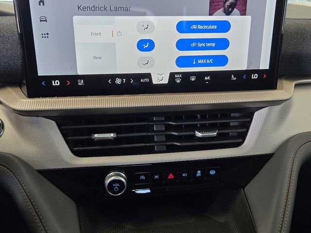 New 2025 Ford Explorer Active w/ Active Comfort Package image 15