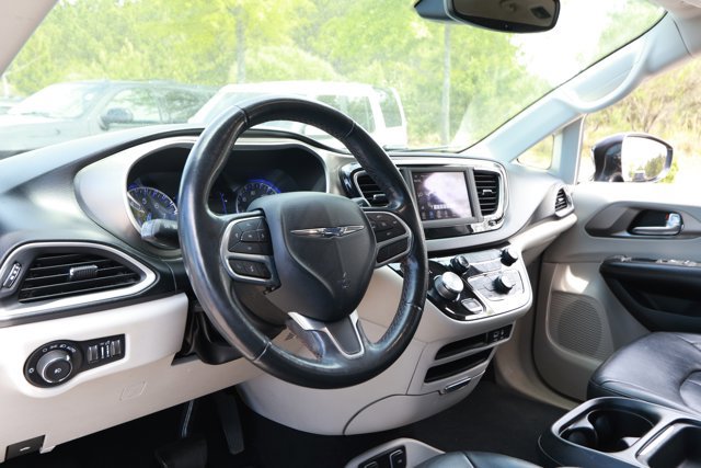 Used 2020 Chrysler Pacifica Touring-L image 26