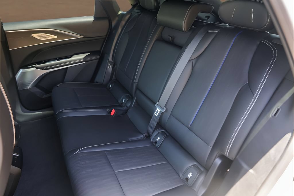 Certified 2024 Cadillac Lyriq Luxury AWD/4WD image 22