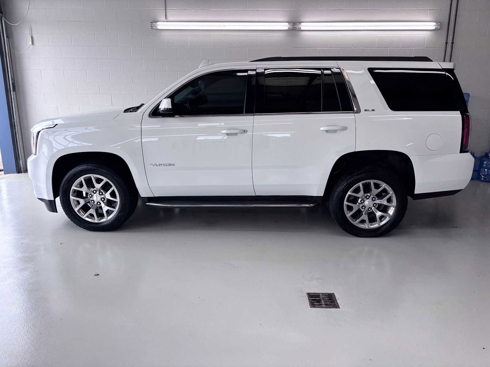 Used 2016 GMC Yukon SLE w/ Convenience Package AWD/4WD image 8