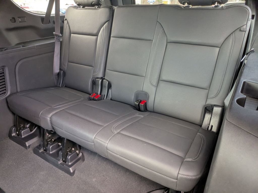Used 2023 Chevrolet Suburban Z71 w/ Luxury Package image 22