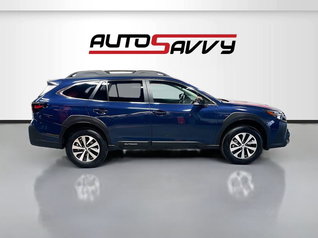 Used 2025 Subaru Outback Premium image 8