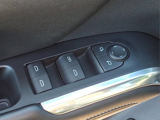Used 2024 Chevrolet Traverse LT w/ Trailering Package FWD image 17