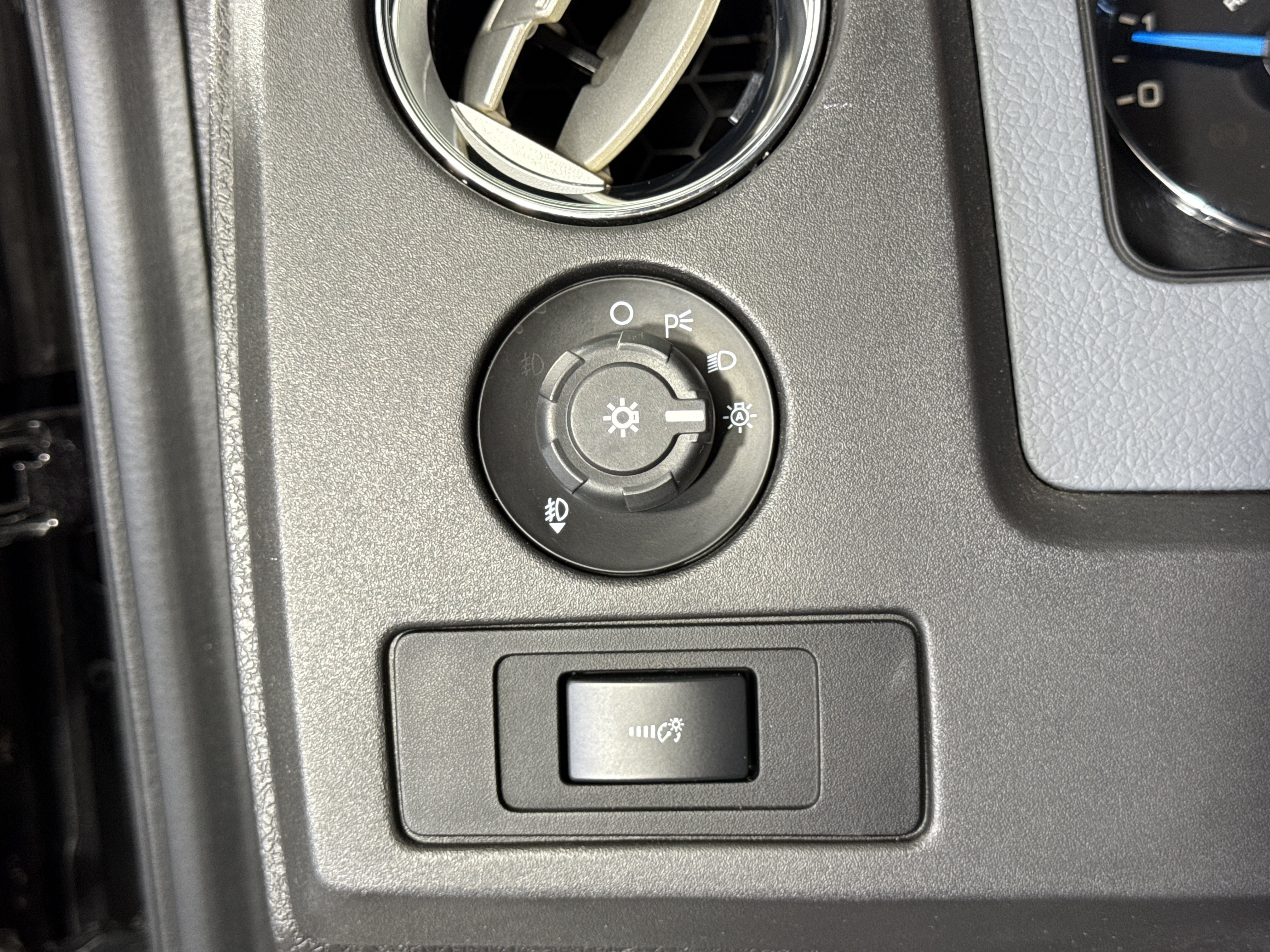 Used 2014 Ford F150 XLT w/ Equipment Group 302A Luxury AWD/4WD image 21