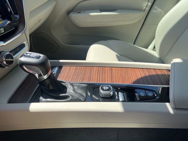 Used 2021 Volvo XC60 T5 Momentum w/ Advanced Package AWD/4WD image 36