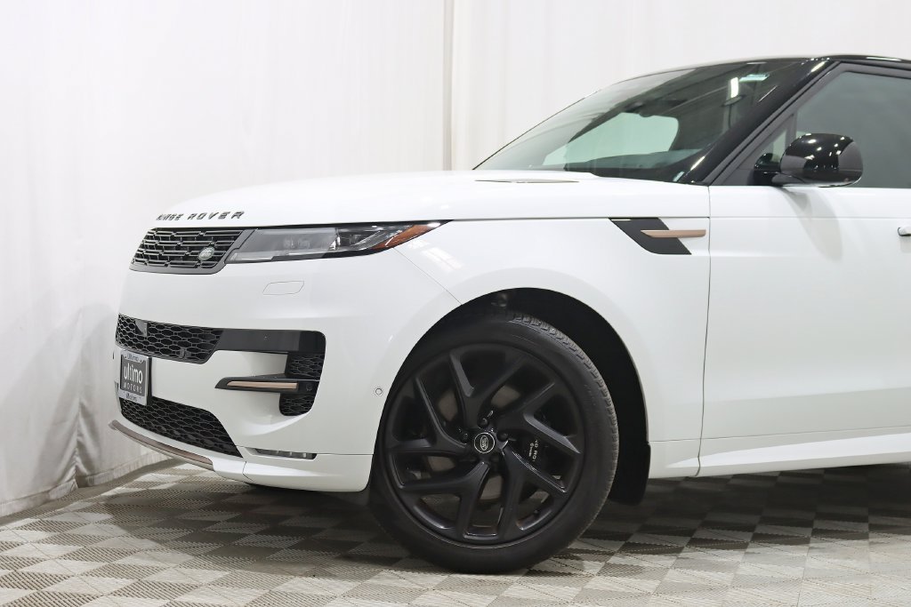 Used 2025 Land Rover Range Rover Sport Dynamic SE AWD/4WD image 3