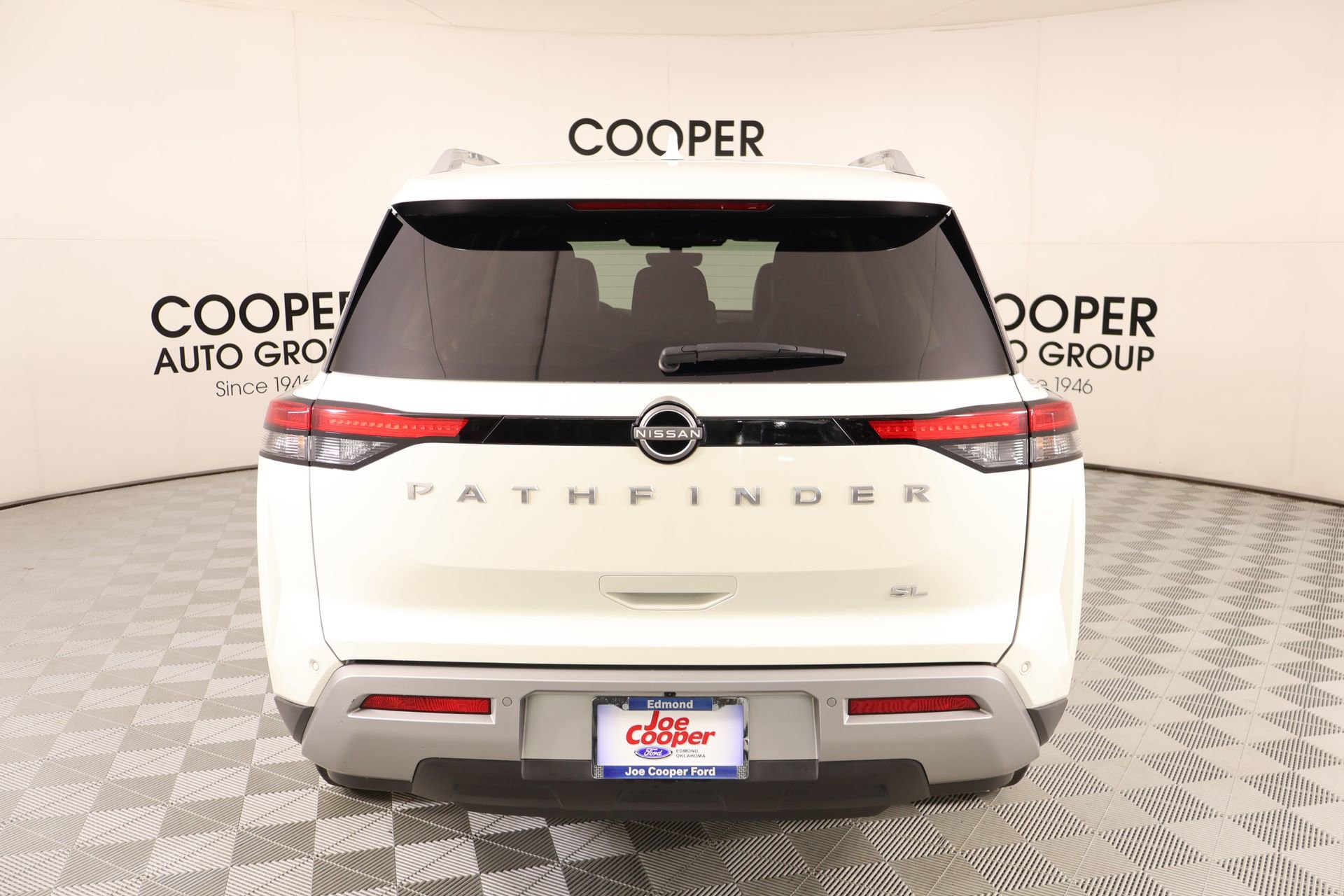 Used 2024 Nissan Pathfinder SL FWD image 22