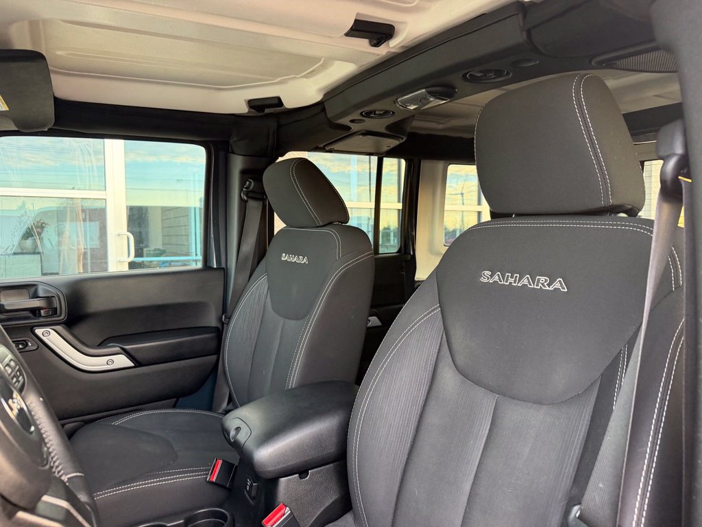 Used 2017 Jeep Wrangler Unlimited Sahara w/ Connectivity Group AWD/4WD image 17