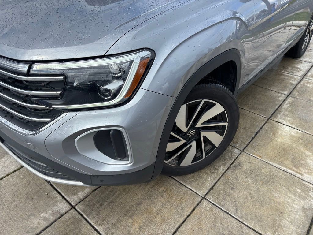 Used 2024 Volkswagen Atlas SE image 2