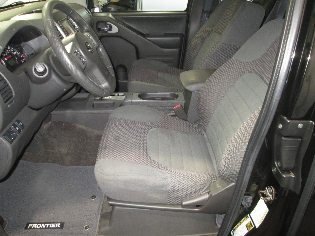 Used 2015 Nissan Frontier SV AWD/4WD image 3