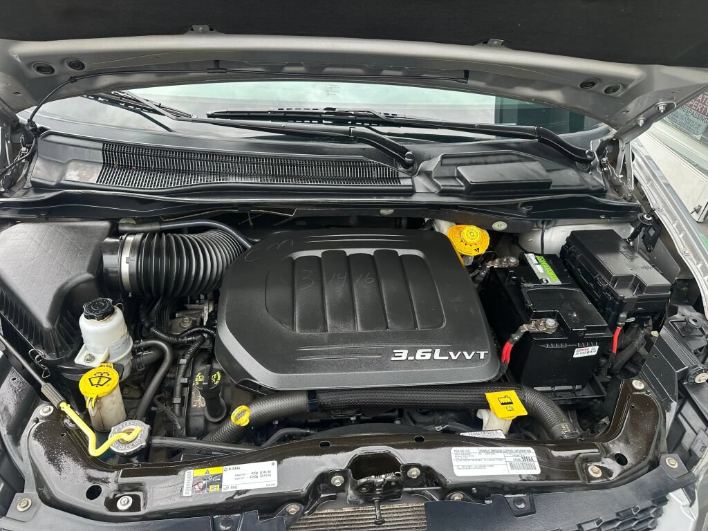 Used 2016 Dodge Grand Caravan R/T FWD image 24