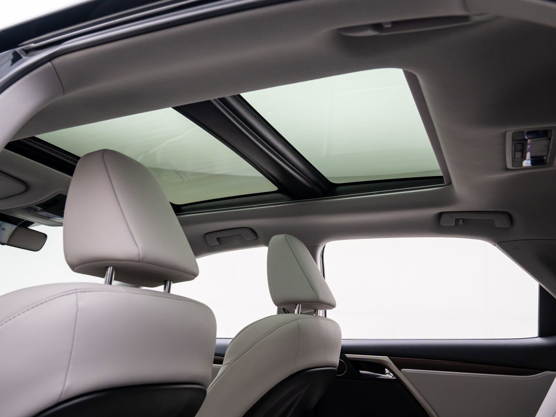 Used 2022 Lexus RX 450h AWD w/ Premium Package image 18