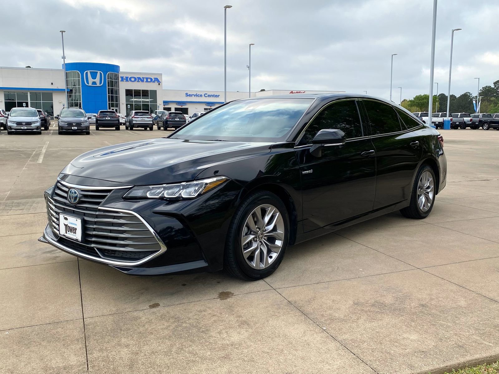 Used 2021 Toyota Avalon XLE w/ Moonroof Package image 3