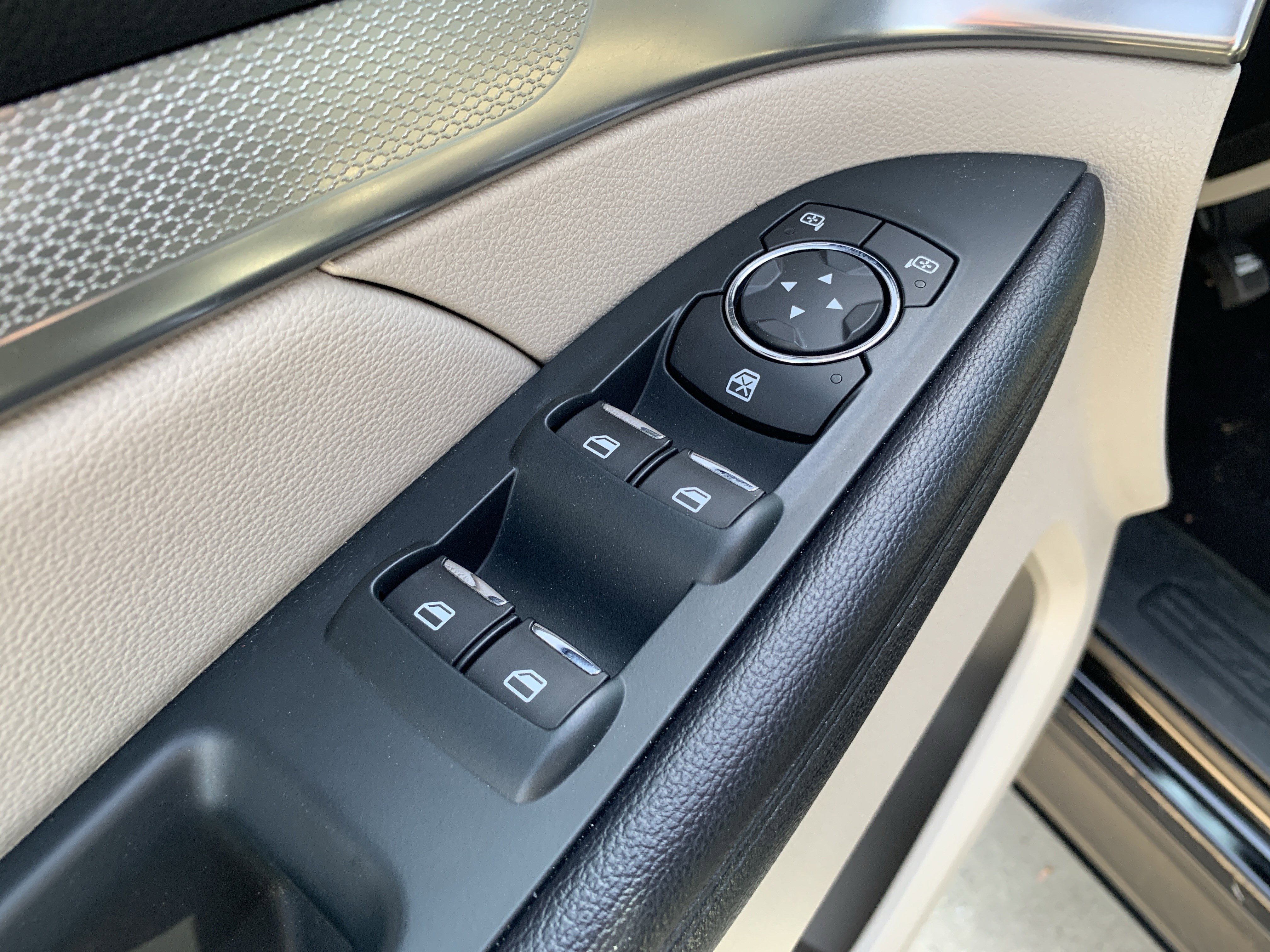 Used 2018 Ford Explorer XLT w/ Equipment Group 202A image 15